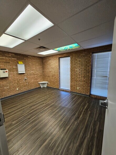 More Photos Of 601 W Owen K Garriott Rd, Enid Office For Sale