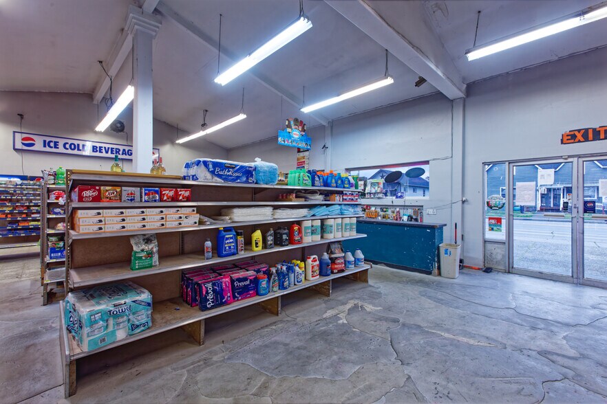 More Photos Of 112 Main St, Elma Flex For Sale