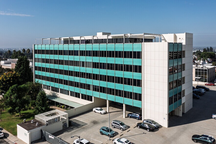 More Photos Of 13215 Penn St, Whittier Office For Lease