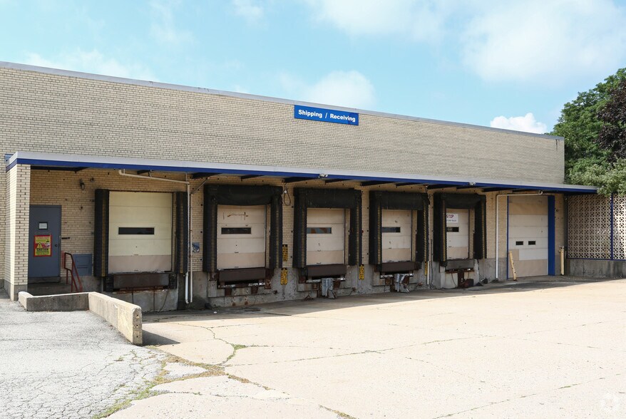7555 N Caldwell Ave, Niles, IL 60714 Industrial For Lease