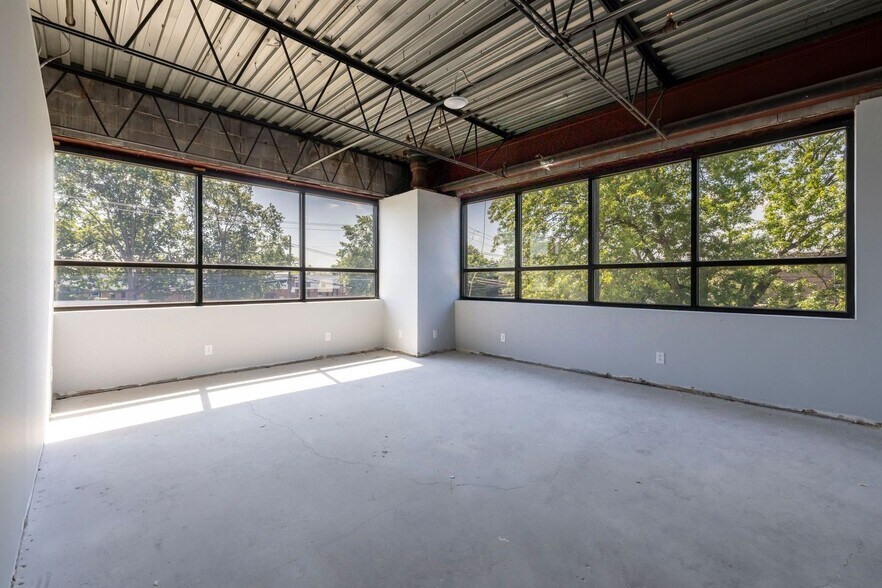 More Photos Of 299 Murray Hill Pky, East Rutherford Warehouse For Lease
