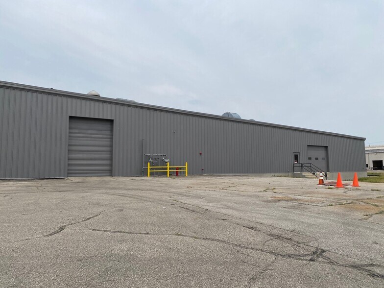 More Photos Of 2200 4th Ave, Seymour Manufacturing For Lease