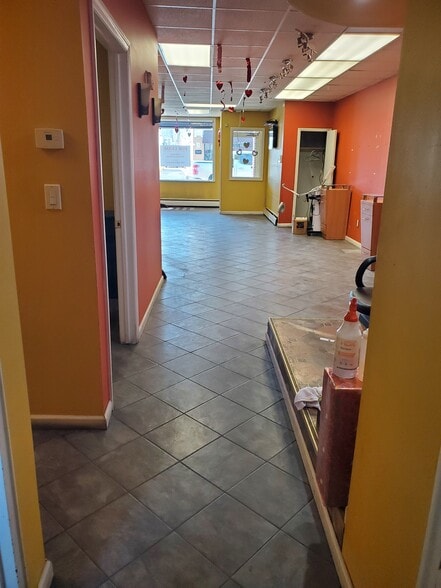 More Photos Of 235 Deer Park Ave, Babylon General Retail For Lease