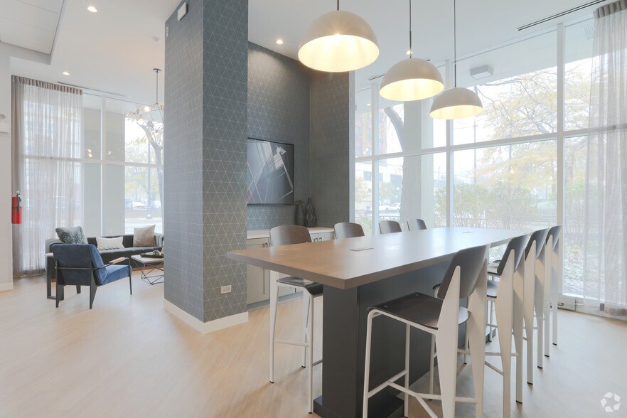 More Photos Of 2111 S Michigan Ave, Chicago Apartments For Lease