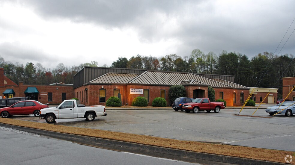 More Photos Of 62 Mitchell Rd, Oak Ridge Flex For Lease