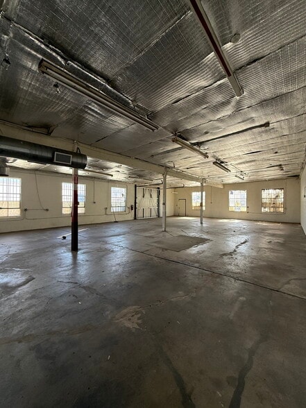 More Photos Of 13822-13826 Prairie Ave, Hawthorne Warehouse For Lease