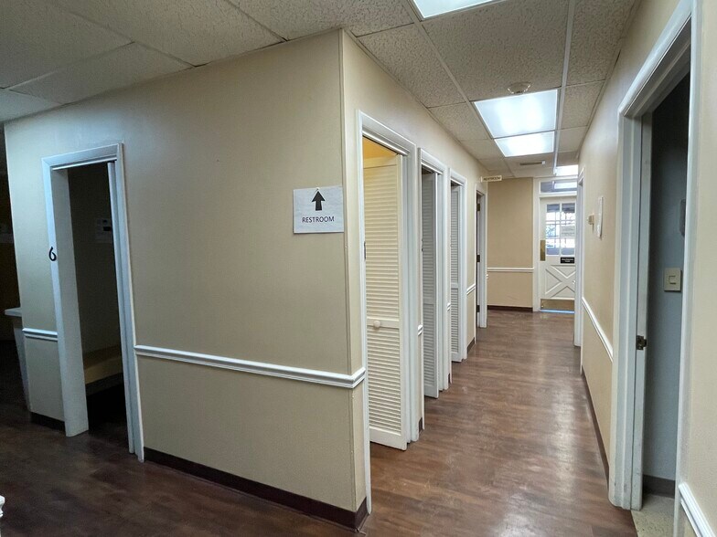 More Photos Of 11335 Pembrooke Sq, Waldorf Medical For Sale