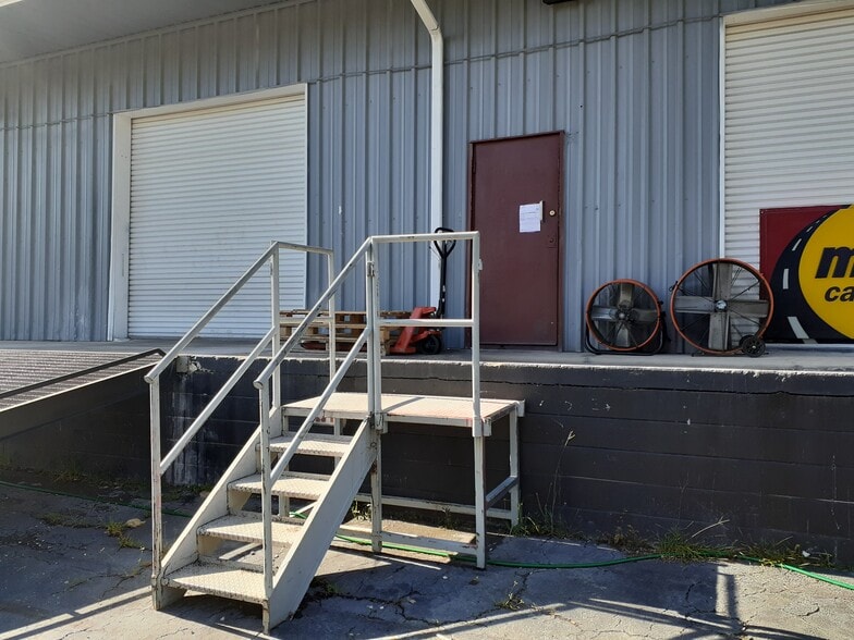 More Photos Of 12340 66th St, Largo Manufacturing For Lease