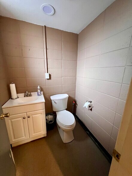 More Photos Of 406 2nd Ave, Chesapeake Office For Sale