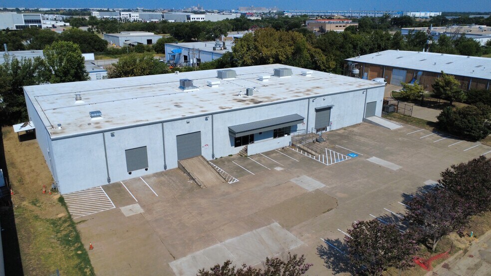 More Photos Of 5001 Rondo Dr, Fort Worth Distribution For Lease