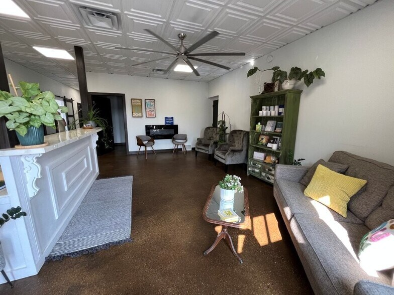 More Photos Of 1710 E Grand Xing, Mobridge Office For Sale