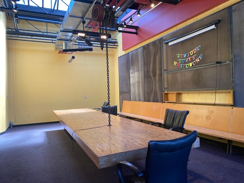 More Photos Of 3250 Franklin St, Detroit Office For Lease