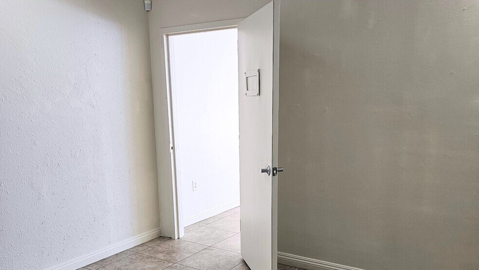 More Photos Of 9085 Mission Blvd, Jurupa Valley Storefront For Lease