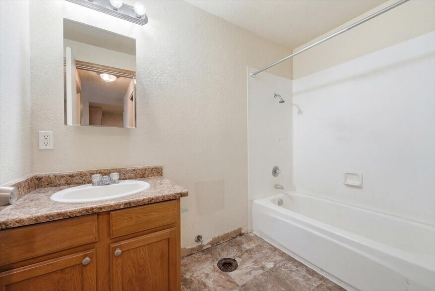 More Photos Of 1100-1105 S Pearl St, Centralia Apartments For Sale