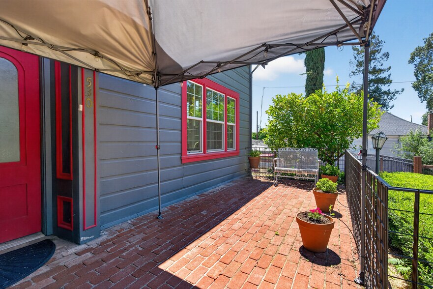 More Photos Of 530 N Cloverdale Blvd, Cloverdale Specialty For Sale