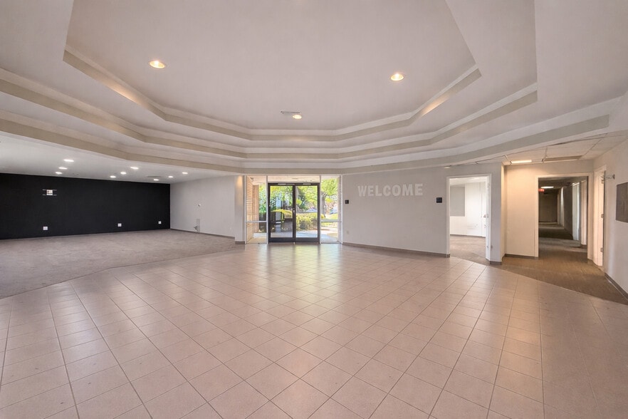 More Photos Of 100 W Guilford St, Thomasville Office For Lease