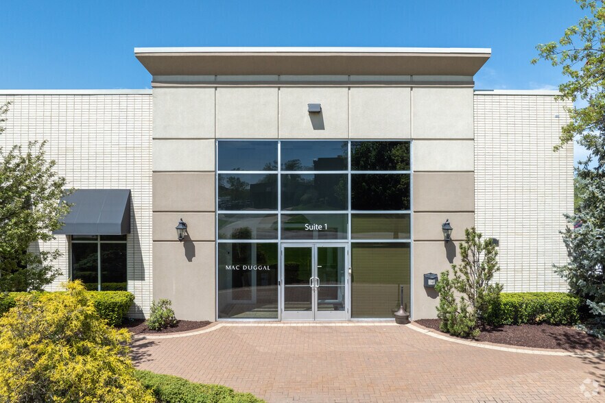 More Photos Of 145 Tower Dr, Burr Ridge Light Distribution For Sale