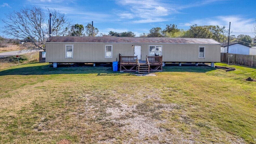More Photos Of 10537 FM616, Lolita Specialty For Sale