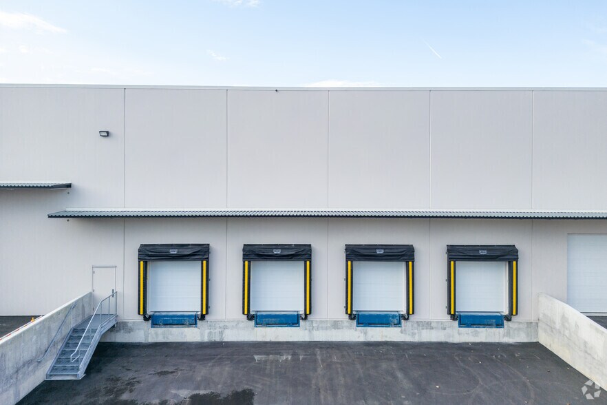 More Photos Of 8530 Roseberry Av, Burnaby Distribution For Lease