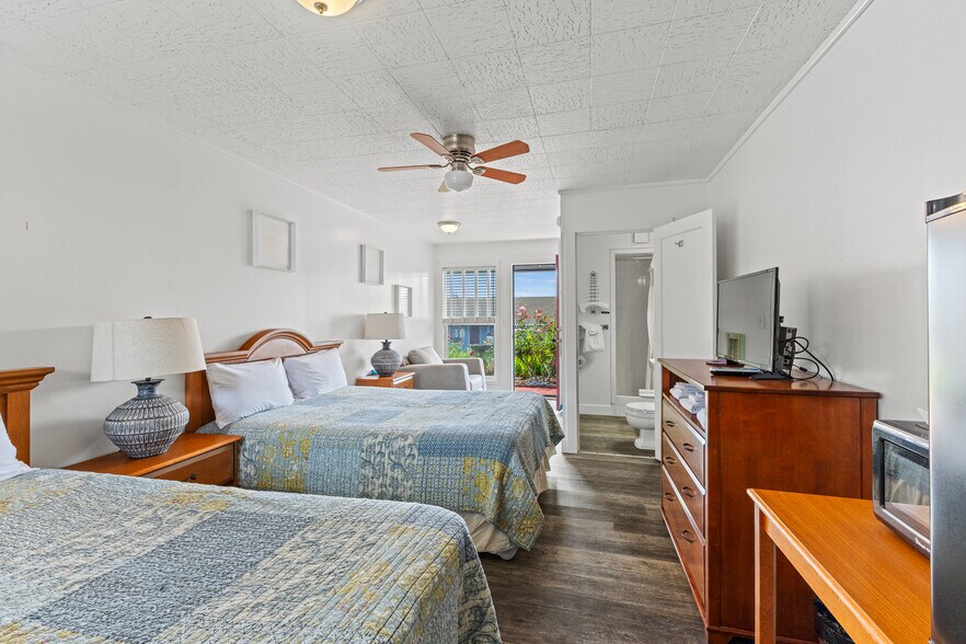 More Photos Of 787 N Central Blvd, Coquille Hotel For Sale