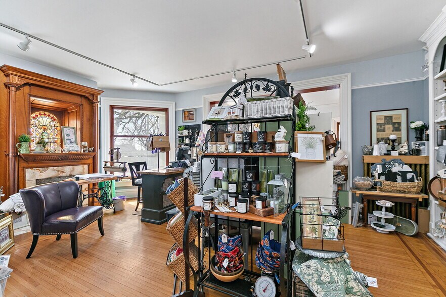 More Photos Of 303 N Main St, Elburn General Retail For Sale