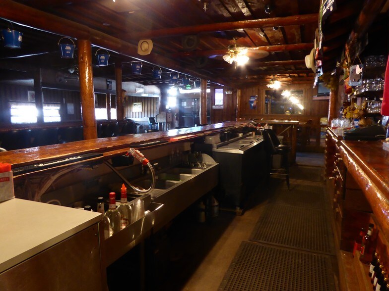 More Photos Of 607 W Main St, Payson Bar For Sale