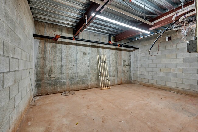 More Photos Of 374 Green St, Woodbridge Coworking Space