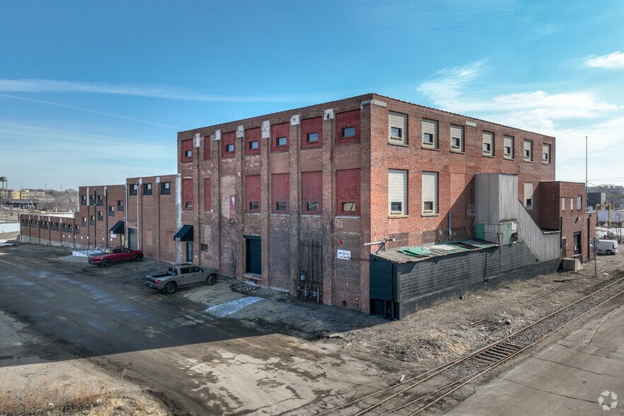 More Photos Of 600-610 Montgomery St, Saint Paul Warehouse For Lease