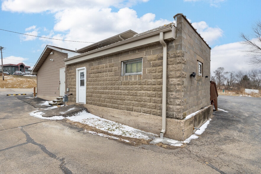 More Photos Of 3410 County Road HHH, Cuba City Bar For Sale