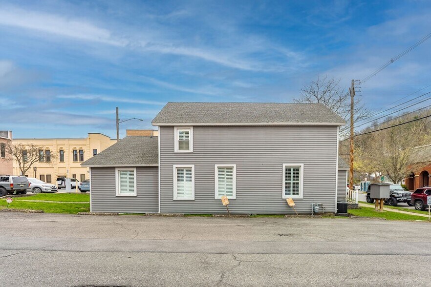 Primary Photo Of 16 Water St, Wellsboro Medical For Lease