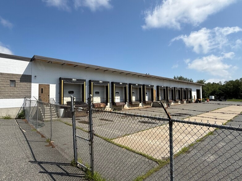 More Photos Of 221 Cherry St, Shrewsbury Industrial For Lease