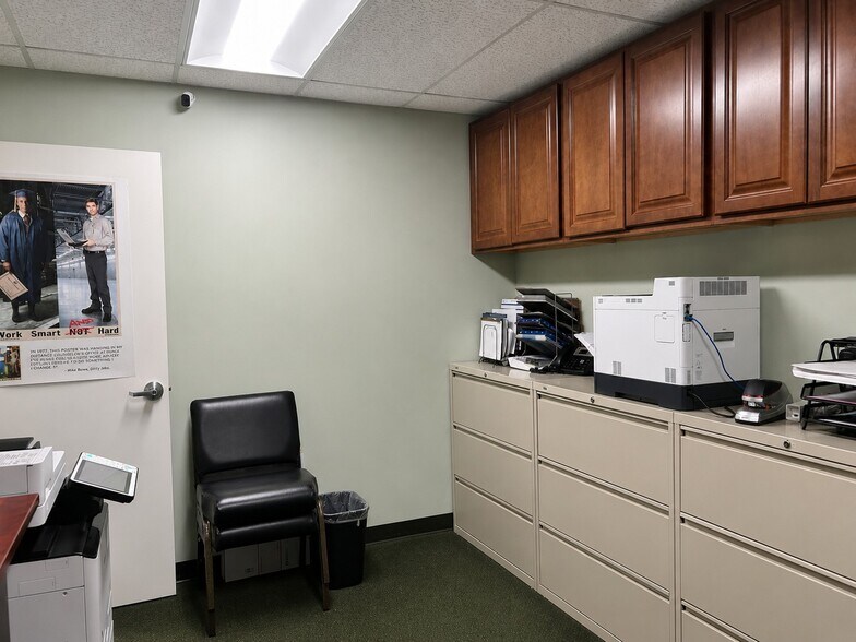 More Photos Of 2 Cardinal Park Dr, Leesburg Medical For Sale