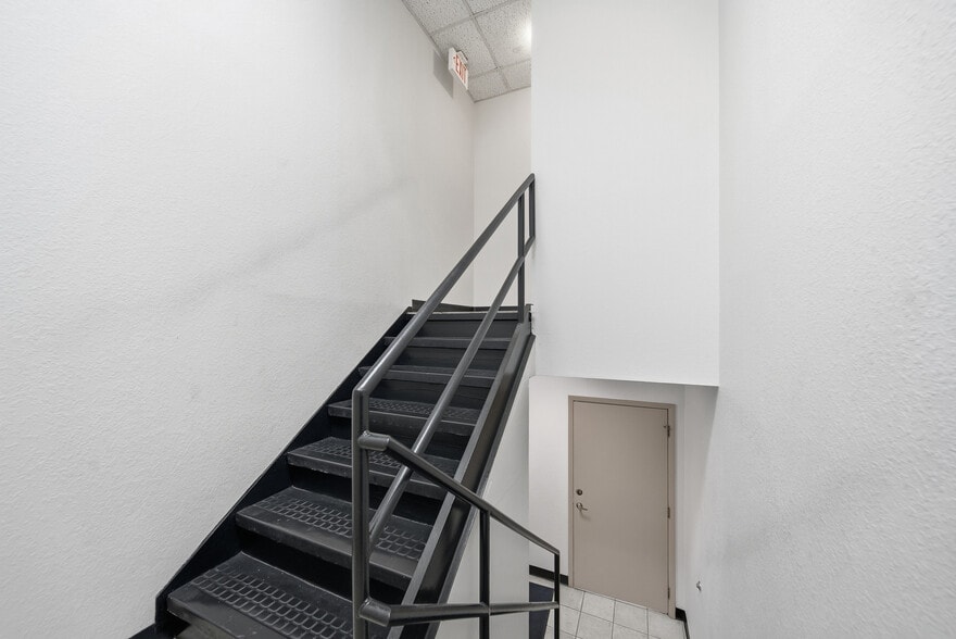 More Photos Of 104 E Fowler Ave, Tampa Office For Sale