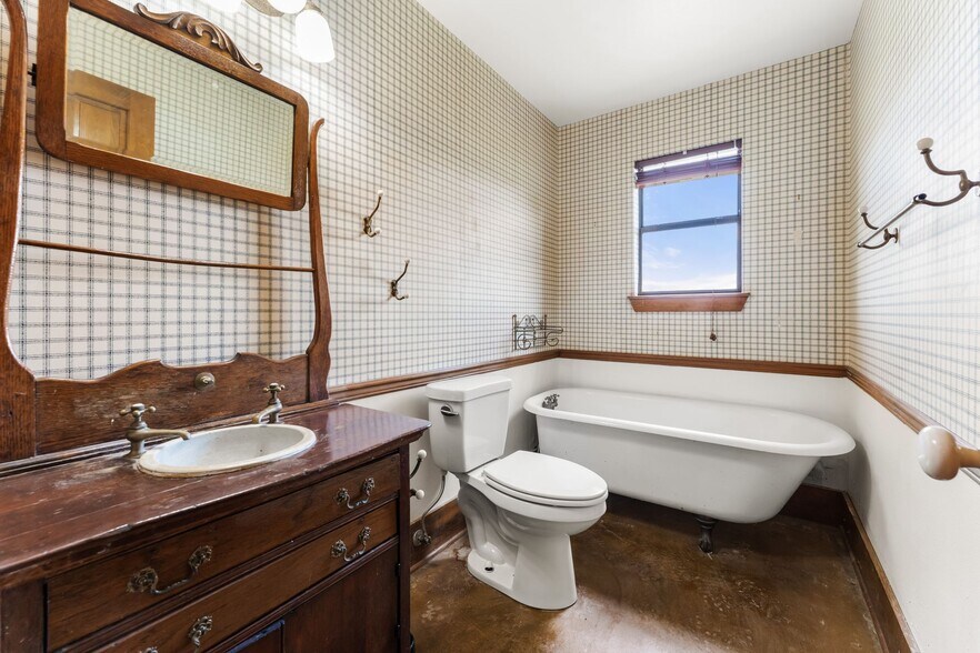 More Photos Of 600 County Road 263, Liberty Hill Specialty For Lease