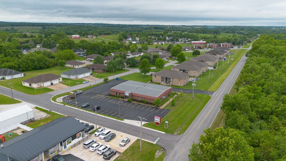 More Photos Of 500 W Daniels St, Ozark Office For Sale