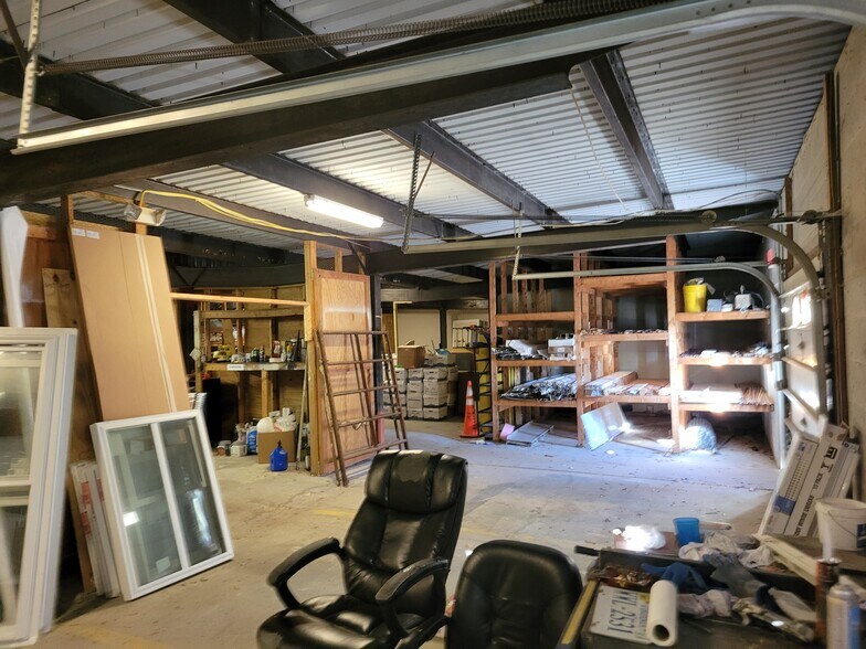 More Photos Of 12484c Warwick Blvd, Newport News Warehouse For Lease