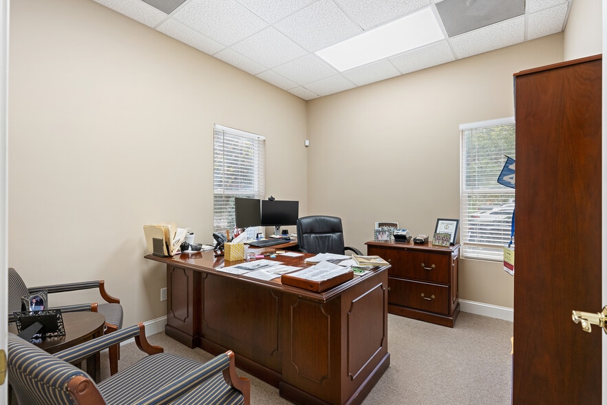 More Photos Of 23 Plantation Park Dr, Bluffton Office For Lease