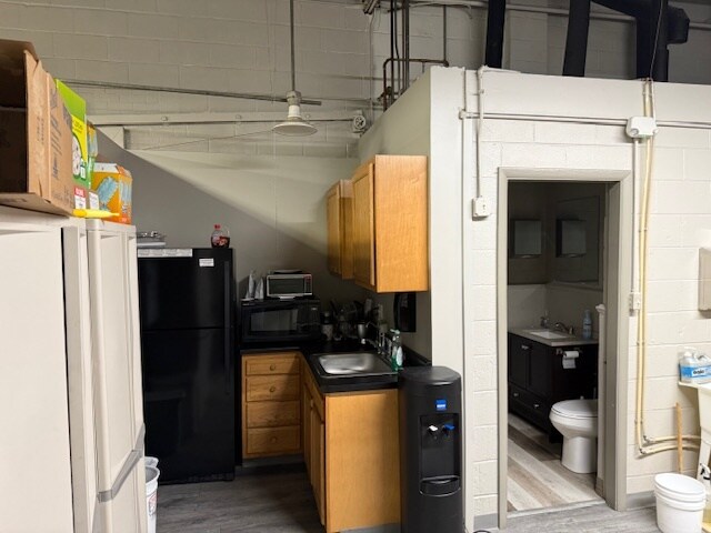 More Photos Of 220 4th Ave, Rochelle Warehouse For Lease