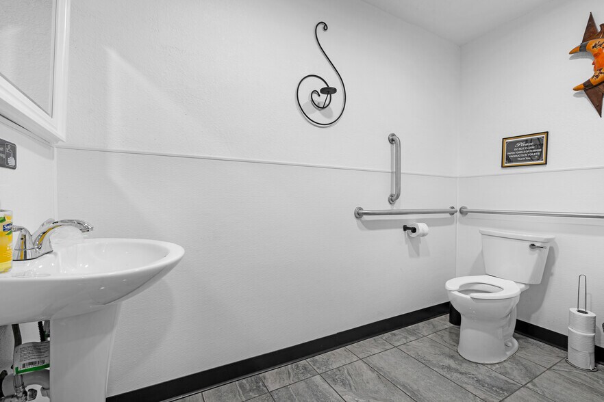 More Photos Of 4105 S Central Ave, Phoenix Freestanding For Sale