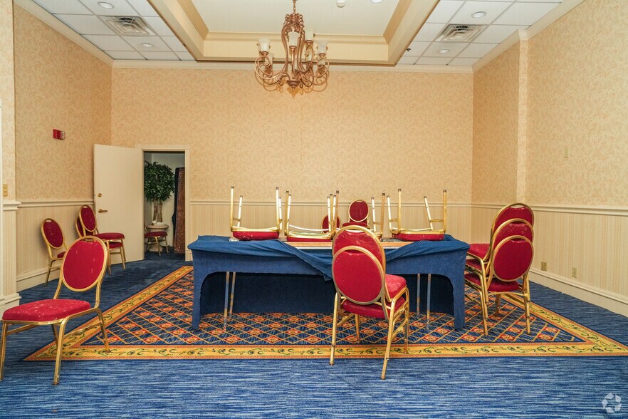 More Photos Of 200 E Amite St, Jackson Hotel For Sale