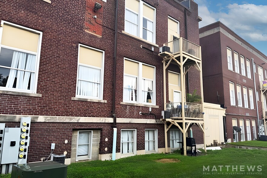 More Photos Of 218 & 220 S Broad Street, Carlinville Apartments For Sale