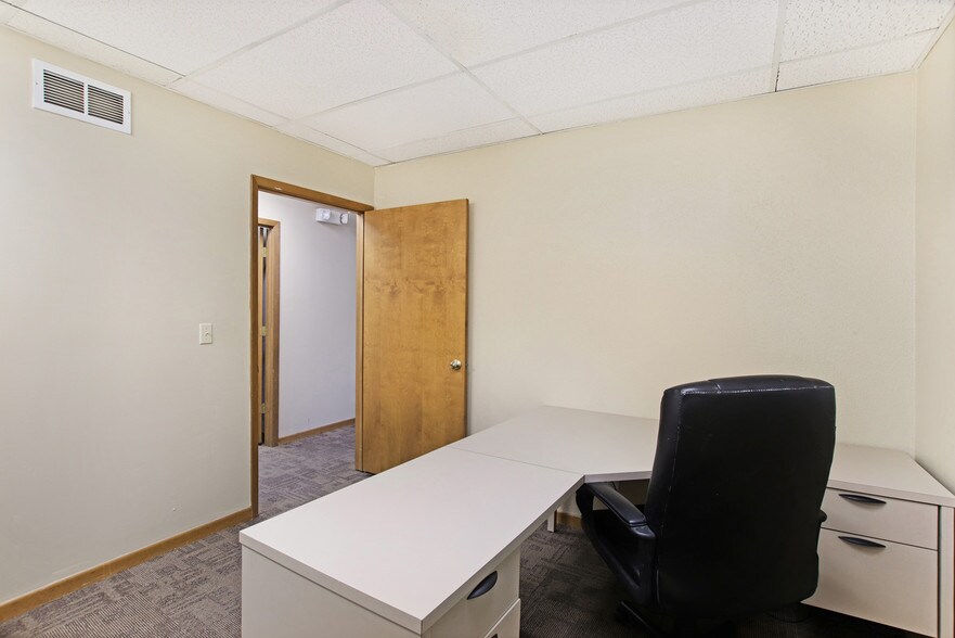 More Photos Of 710 1st Ave SW, Largo Office For Lease