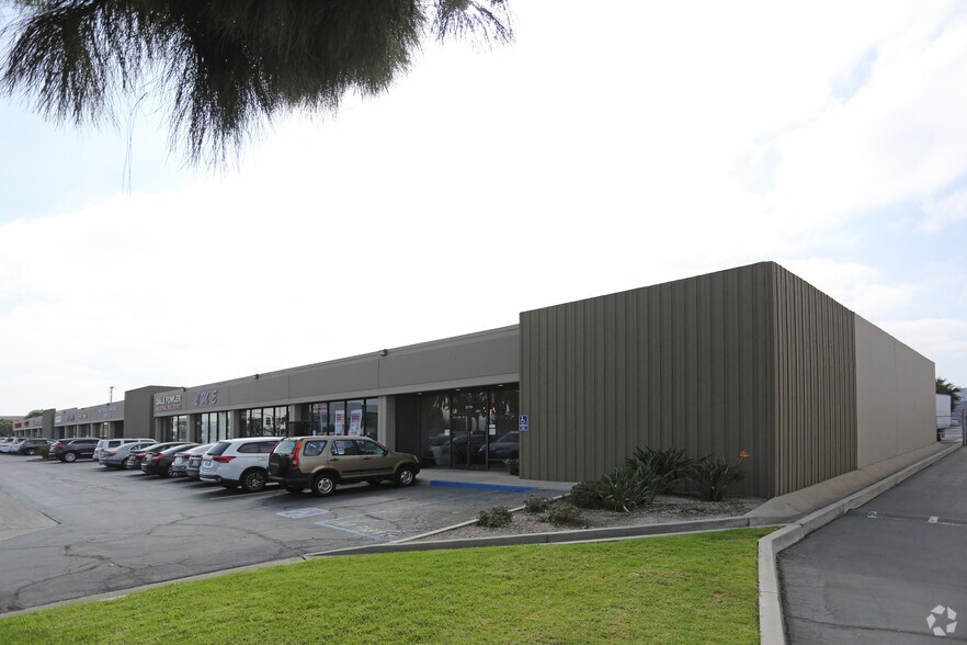 More Photos Of 3170-3198 E La Palma Ave, Anaheim Showroom For Lease