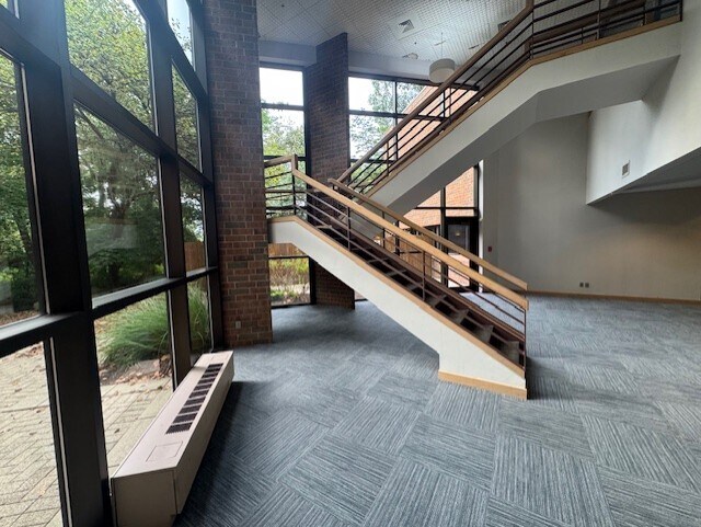 More Photos Of 1684 Woodlands Dr, Maumee Office For Sale