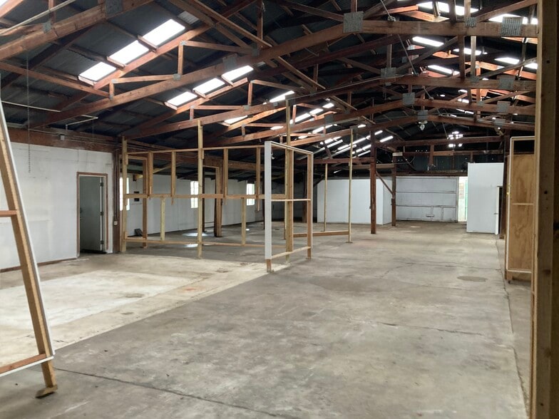 More Photos Of 1717 W Arch St, Tampa Industrial For Sale
