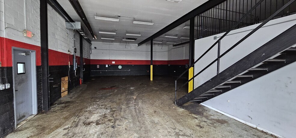 More Photos Of 655 Pennsylvania Ave, Elizabeth Showroom For Lease