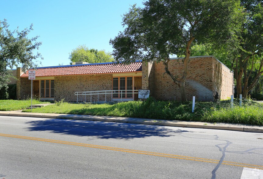 Primary Photo Of 400 Baltimore Ave, San Antonio Medical For Sale
