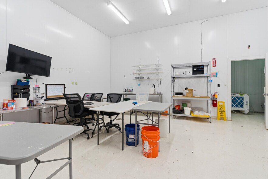 More Photos Of 22900 W Skelly Rd, Haskell Light Manufacturing For Sale