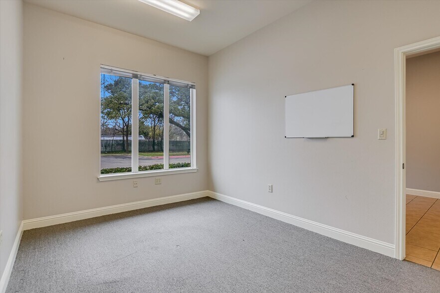 More Photos Of 13284 Pond Springs Rd, Austin Office For Sale