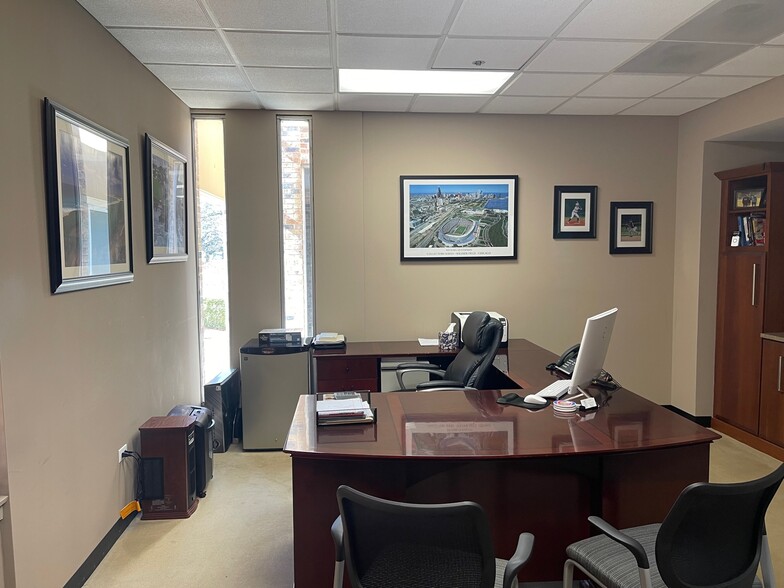 More Photos Of 620 Enterprise Dr, Oak Brook Light Distribution For Lease